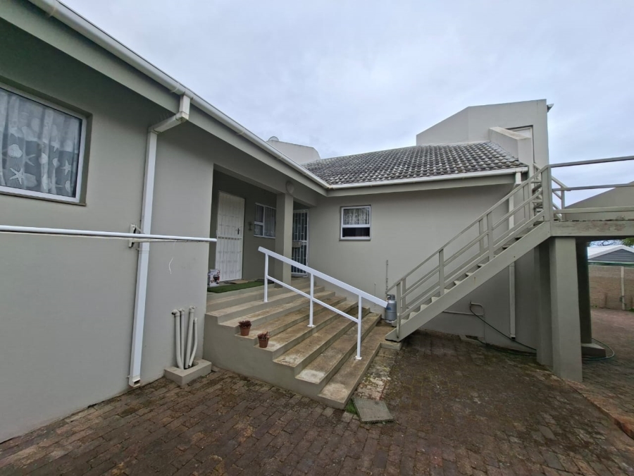 4 Bedroom Property for Sale in Hartenbos Central Western Cape